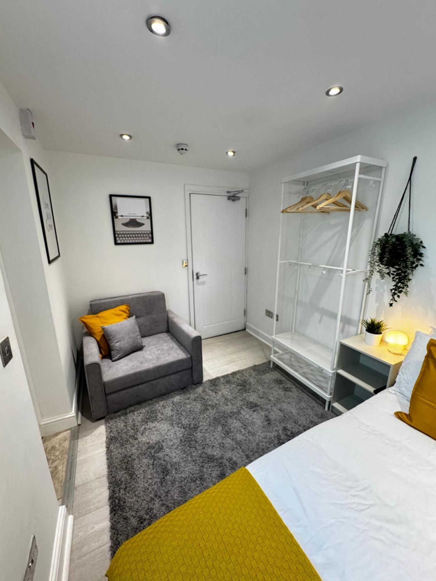 En-suite Bedroom For Up To 4! Sofa Bed - Near Stratford Gæstehus *