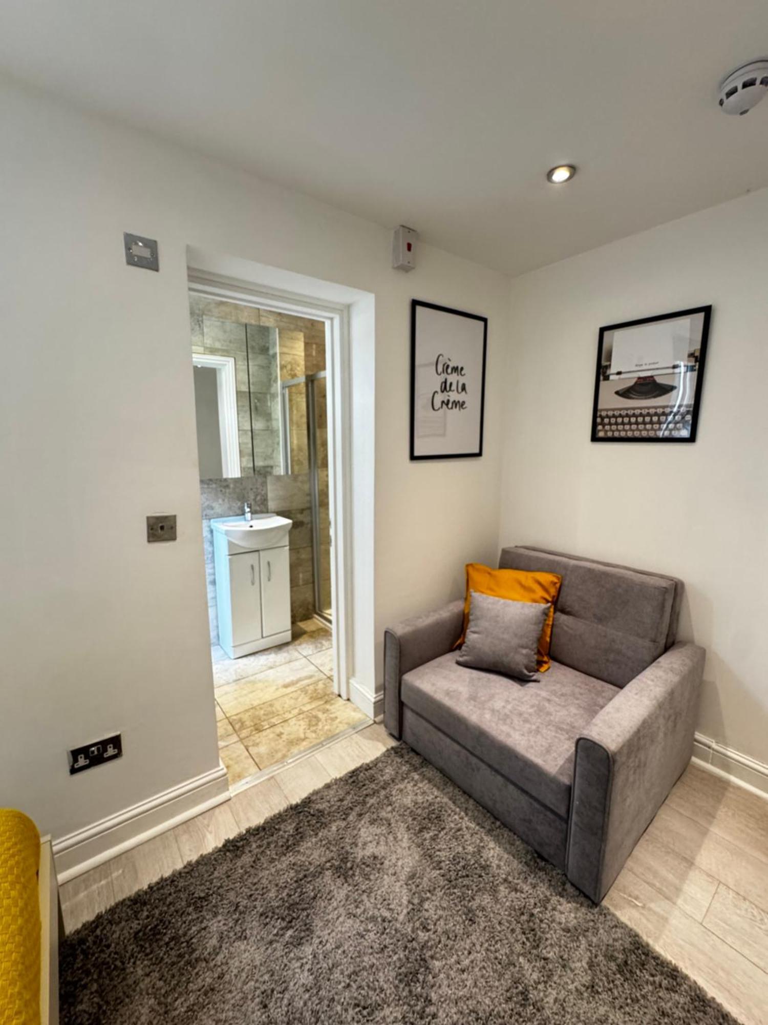 En-suite Bedroom For Up To 4! Sofa Bed - Near Stratford Gæstehus *