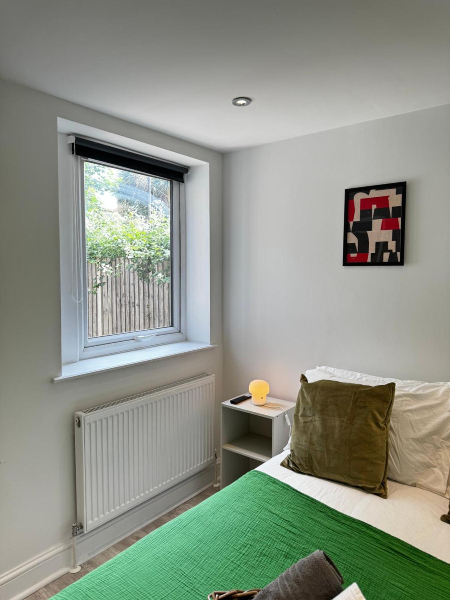 En-suite Bedroom For Up To 4! Sofa Bed - Near Stratford Gæstehus London