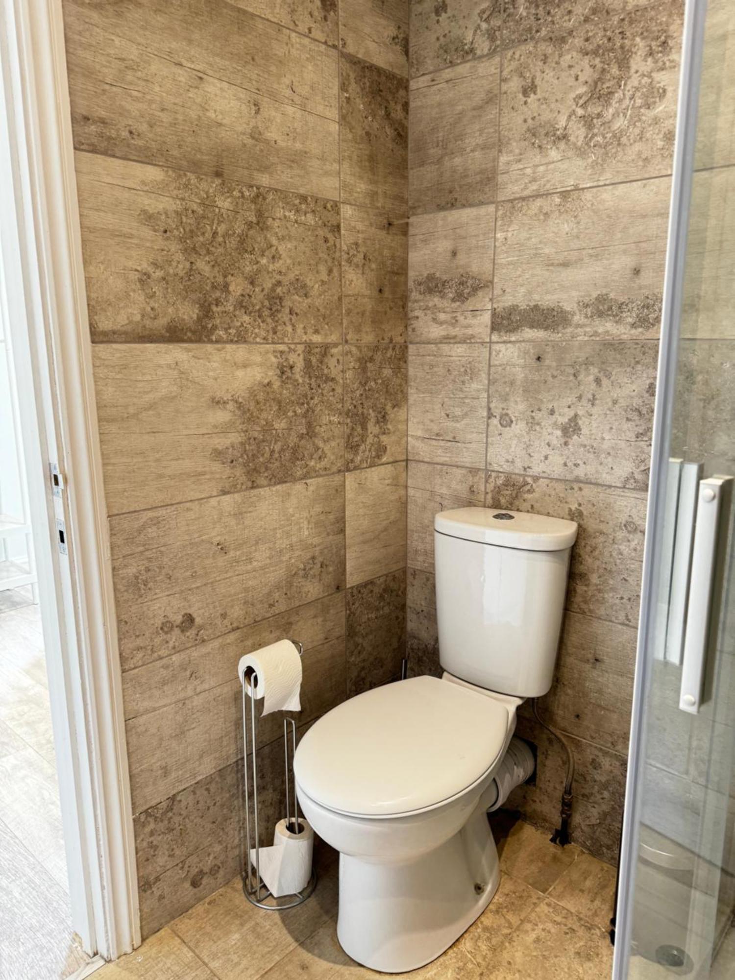 En-suite Bedroom For Up To 4! Sofa Bed - Near Stratford Gæstehus London