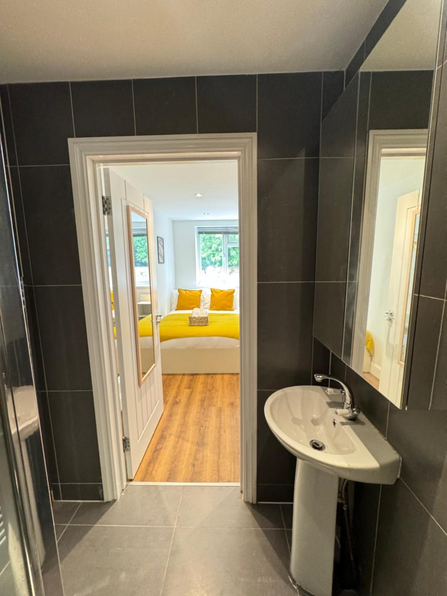 Gæstehus En-suite Bedroom For Up To 4! Sofa Bed - Near Stratford *