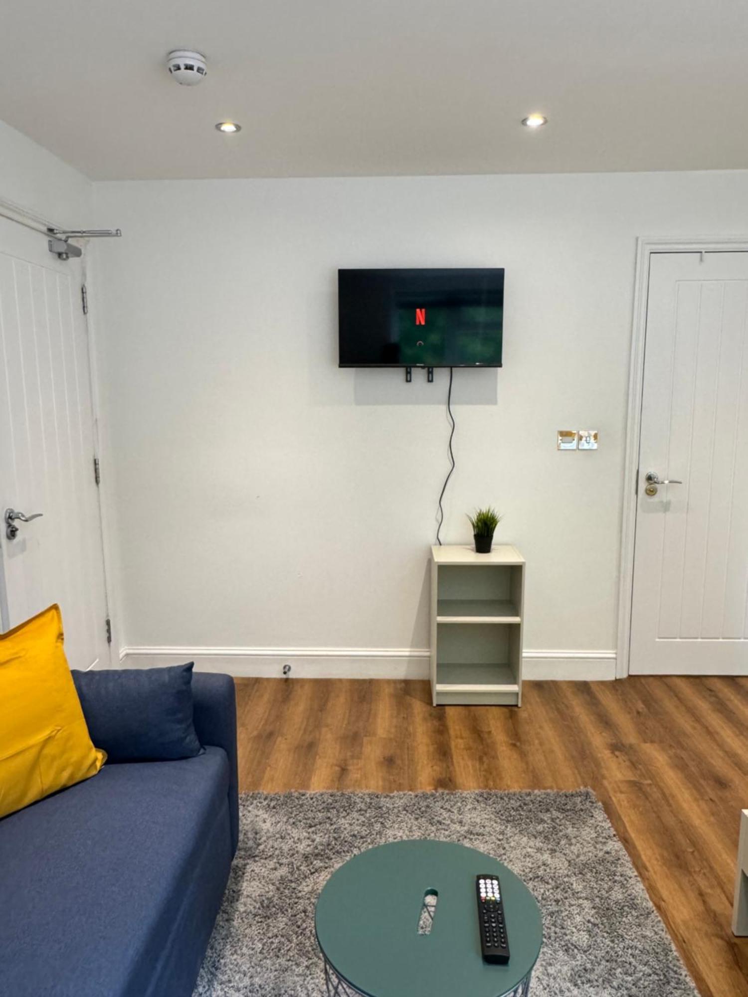 En-suite Bedroom For Up To 4! Sofa Bed - Near Stratford Gæstehus