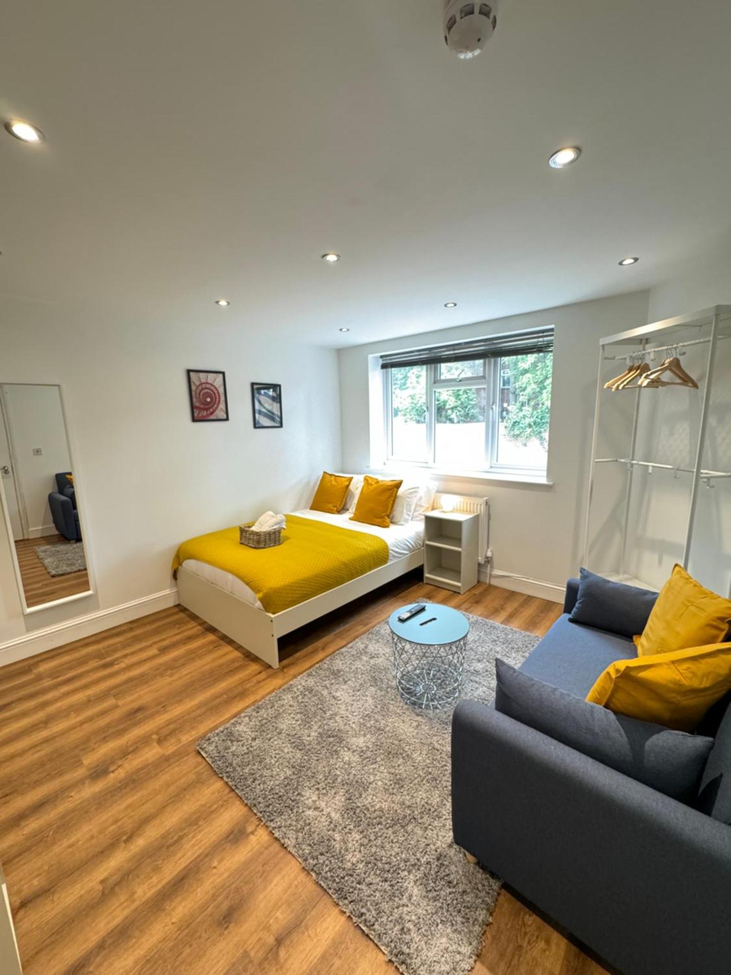 Gæstehus En-suite Bedroom For Up To 4! Sofa Bed - Near Stratford *