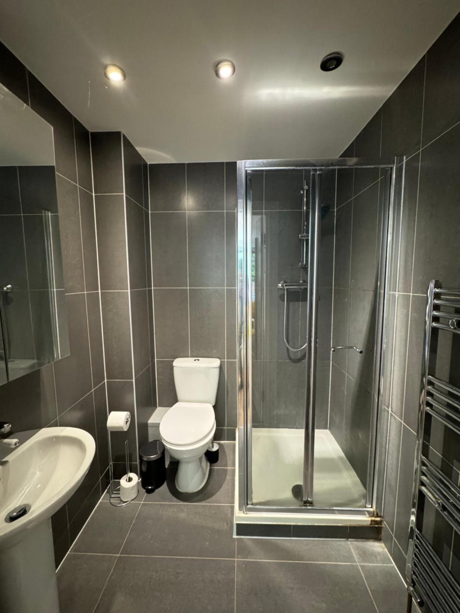 En-suite Bedroom For Up To 4! Sofa Bed - Near Stratford Gæstehus *