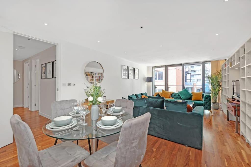 Spacious 2-bed Short Term & Flexible Renting Canary Wharf! Apartment *