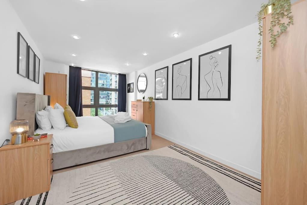 Spacious 2-bed Short Term & Flexible Renting Canary Wharf! Apartment *