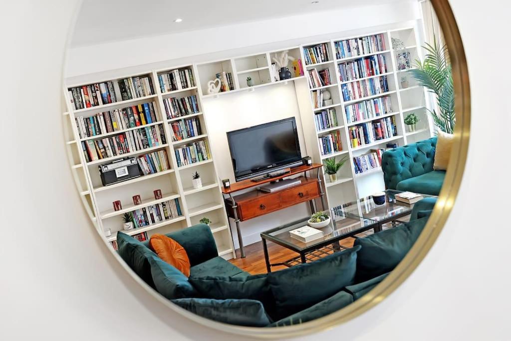 Apartment Spacious 2-bed Short Term & Flexible Renting Canary Wharf! *