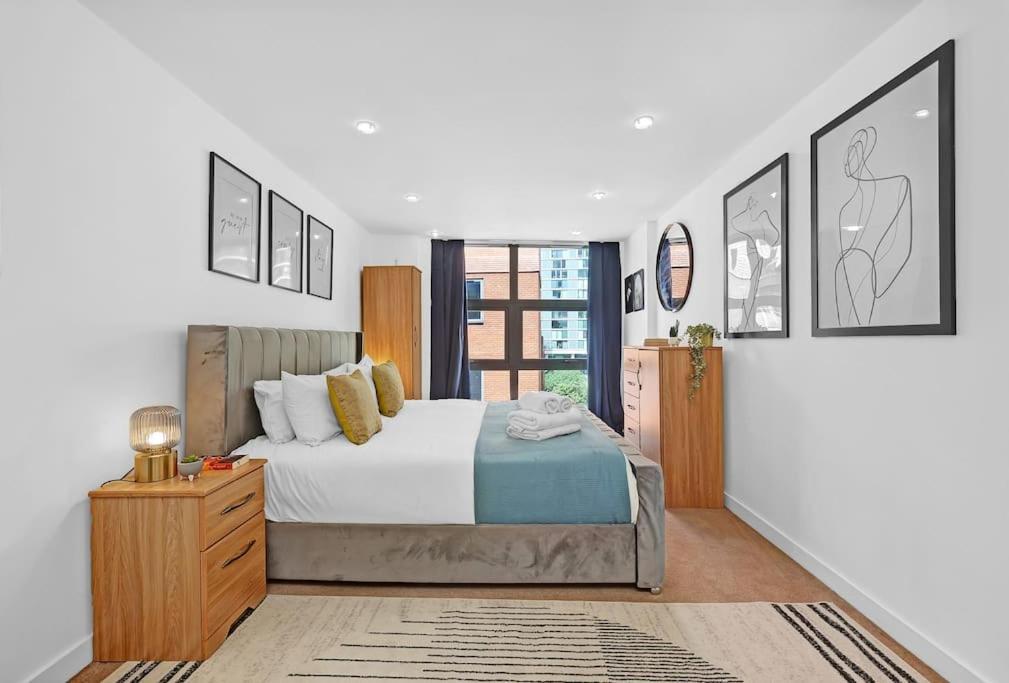 Spacious 2-bed Short Term & Flexible Renting Canary Wharf! *