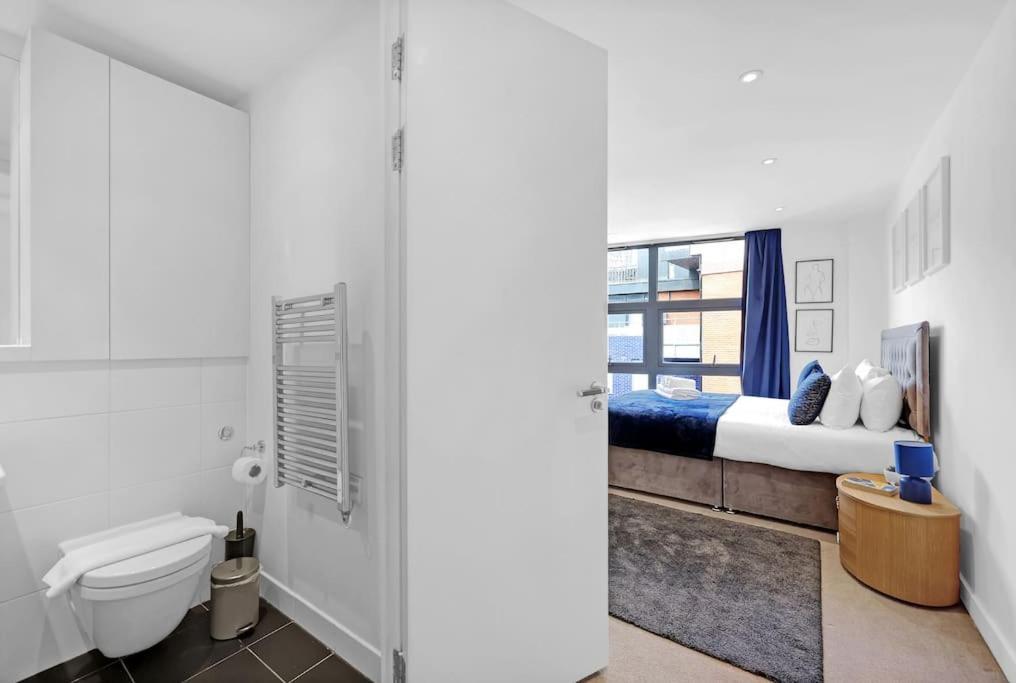 Apartment Spacious 2-bed Short Term & Flexible Renting Canary Wharf!