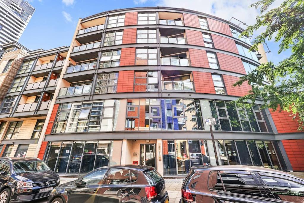 Apartment Spacious 2-bed Short Term & Flexible Renting Canary Wharf! *