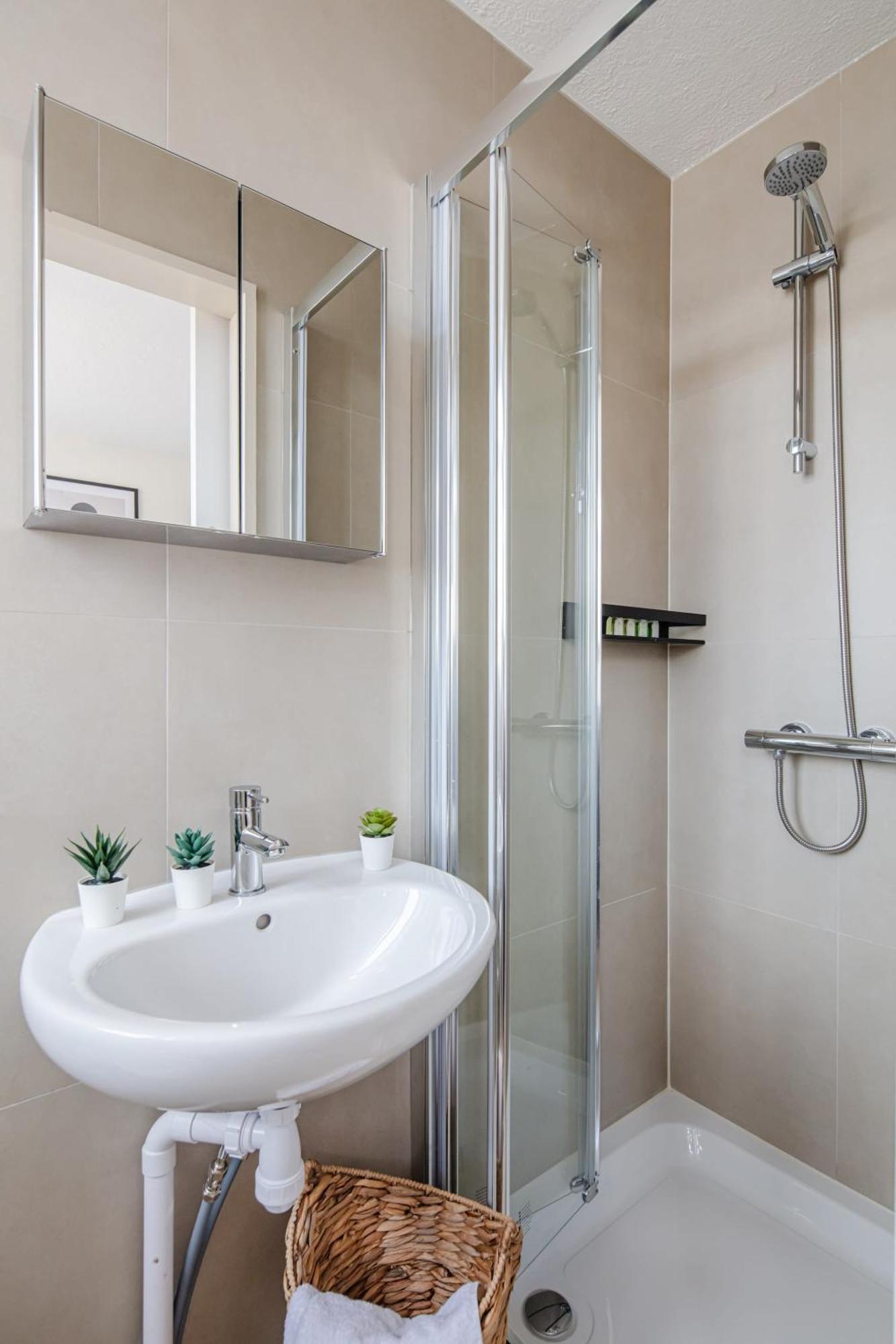 River Thames & Tate Britain - 4br With Patio - Cityapartmentstay Leilighet London