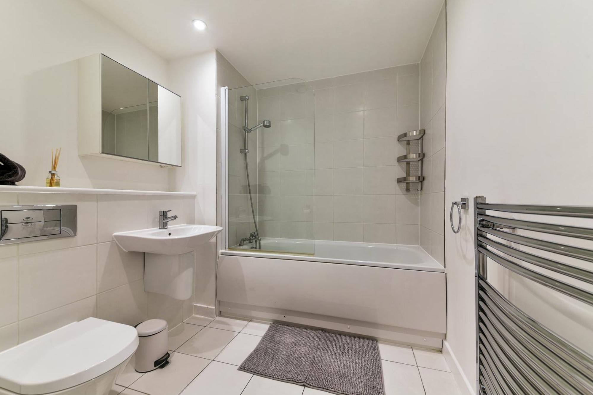 Incredible 2 Bed, 2 Bath Flat In Canary Wharf London