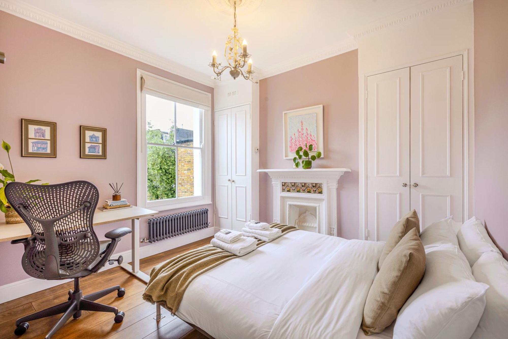 Peaceful Multilevel 2br Flat With Garden In Fulham Lejlighed