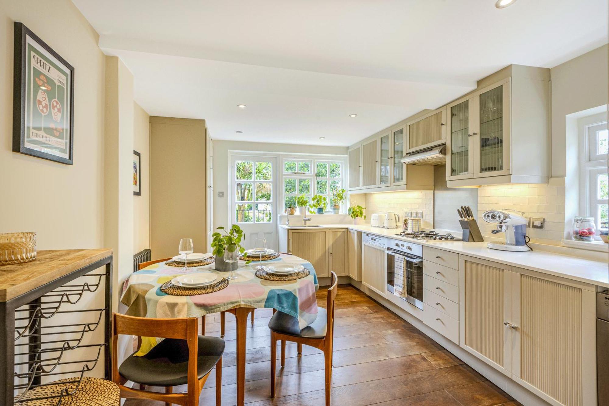 Peaceful Multilevel 2br Flat With Garden In Fulham London