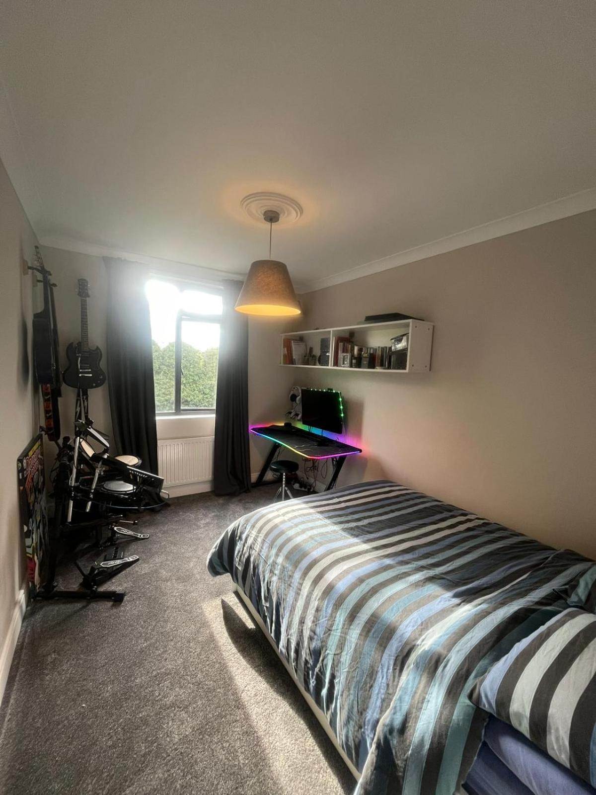 Three Bedroom Family With Garden In Walthamstow Holiday home