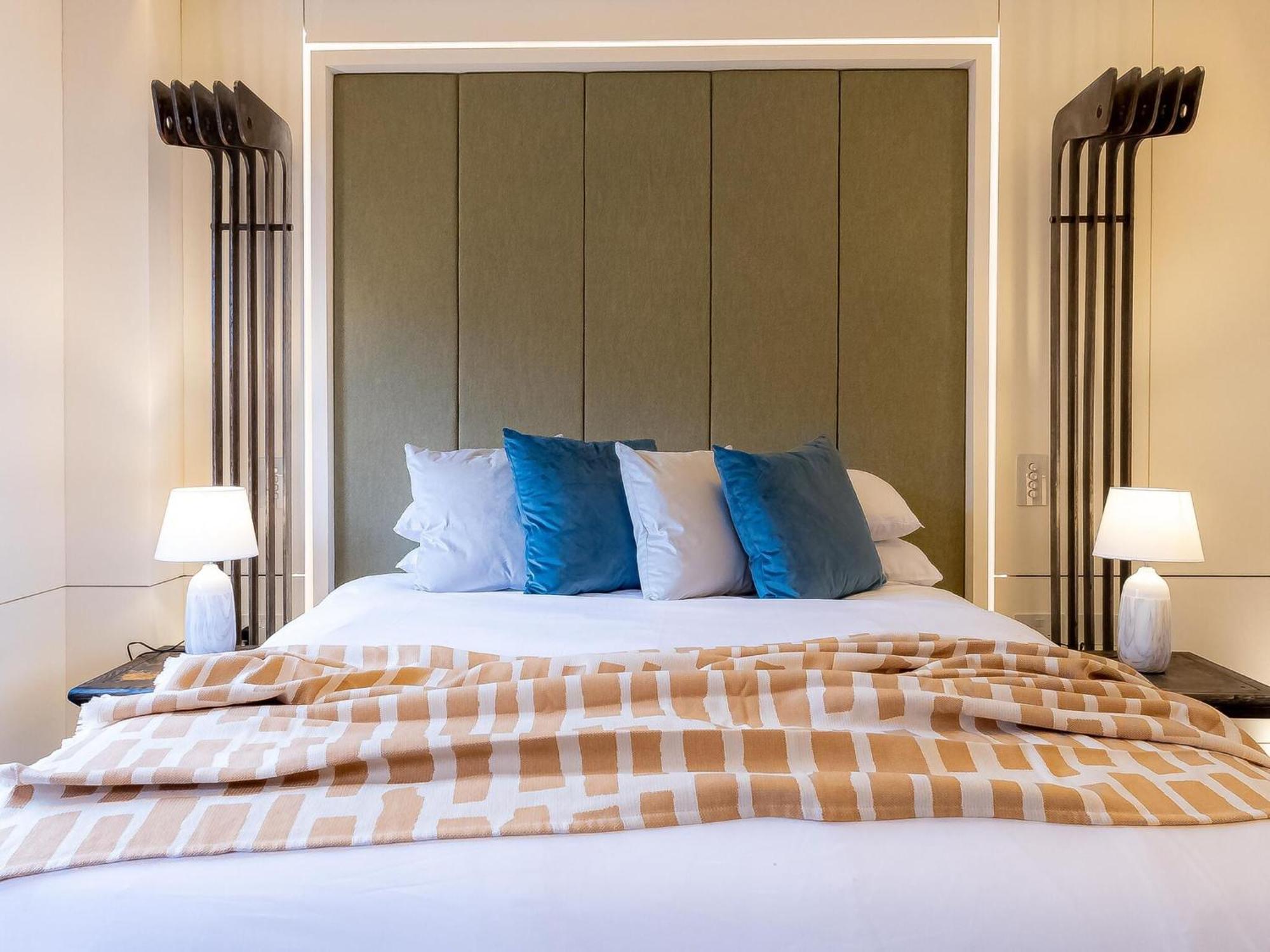 Modern Deluxe Five Bedroom House Near Chalk Farm Station By Belvilla *