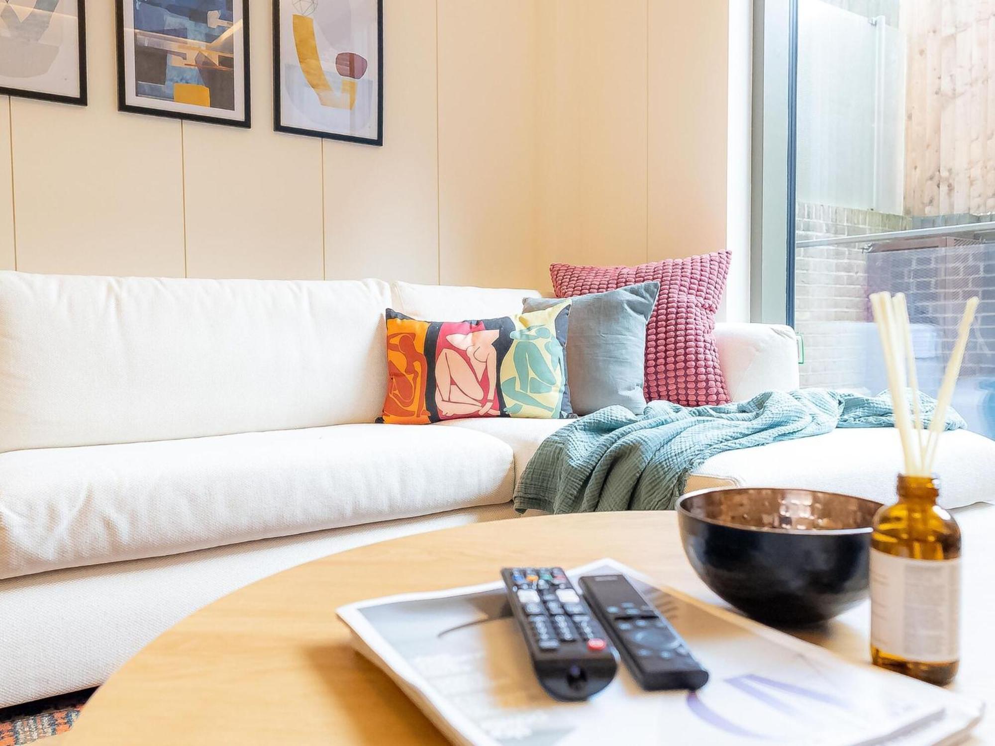 Modern Deluxe Five Bedroom House Near Chalk Farm Station By Belvilla