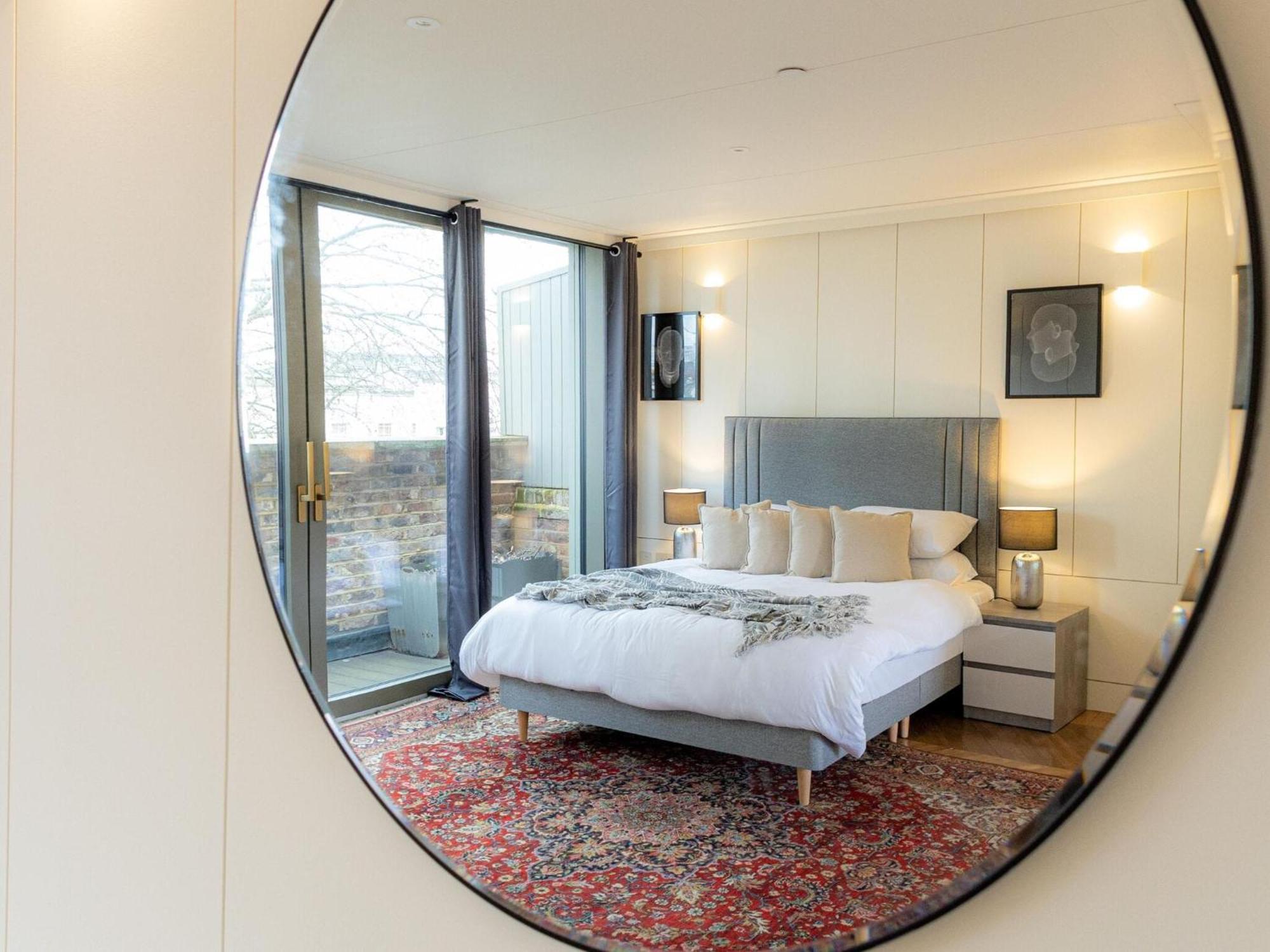 Appartement Modern Deluxe Five Bedroom House Near Chalk Farm Station By Belvilla Londen