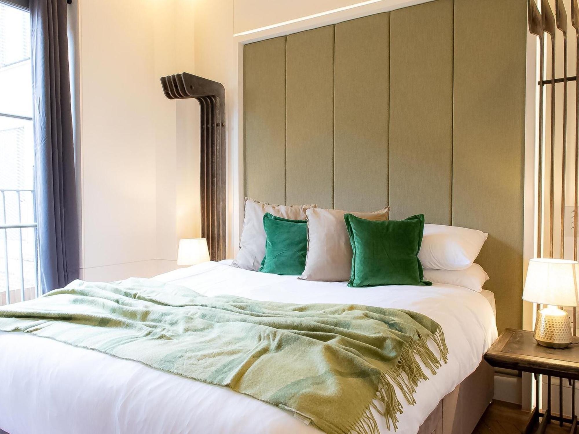 Modern Deluxe Five Bedroom House Near Chalk Farm Station By Belvilla Appartement