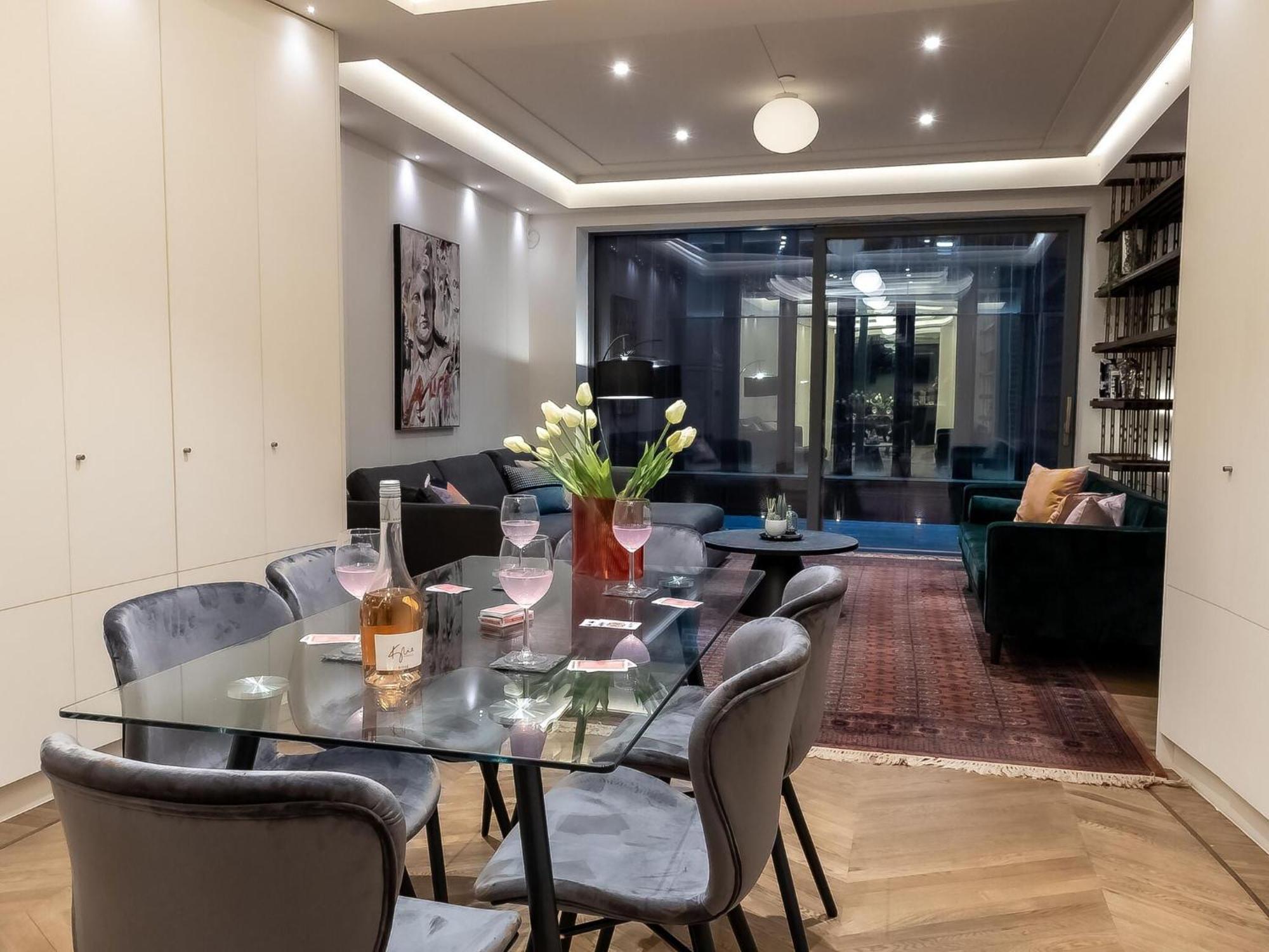 Modern Deluxe Five Bedroom House Near Chalk Farm Station By Belvilla Londen
