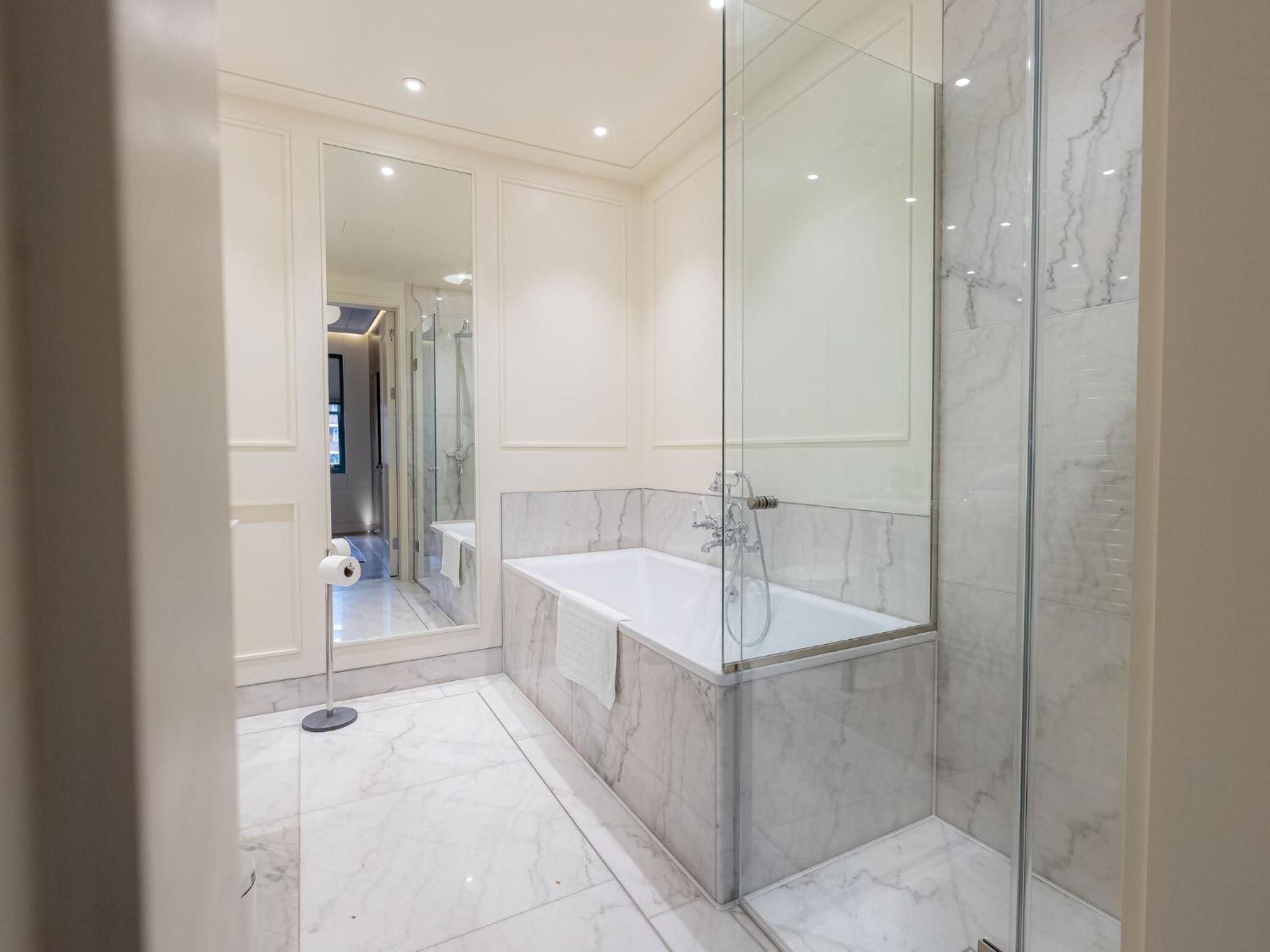 Modern Deluxe Five Bedroom House Near Chalk Farm Station By Belvilla