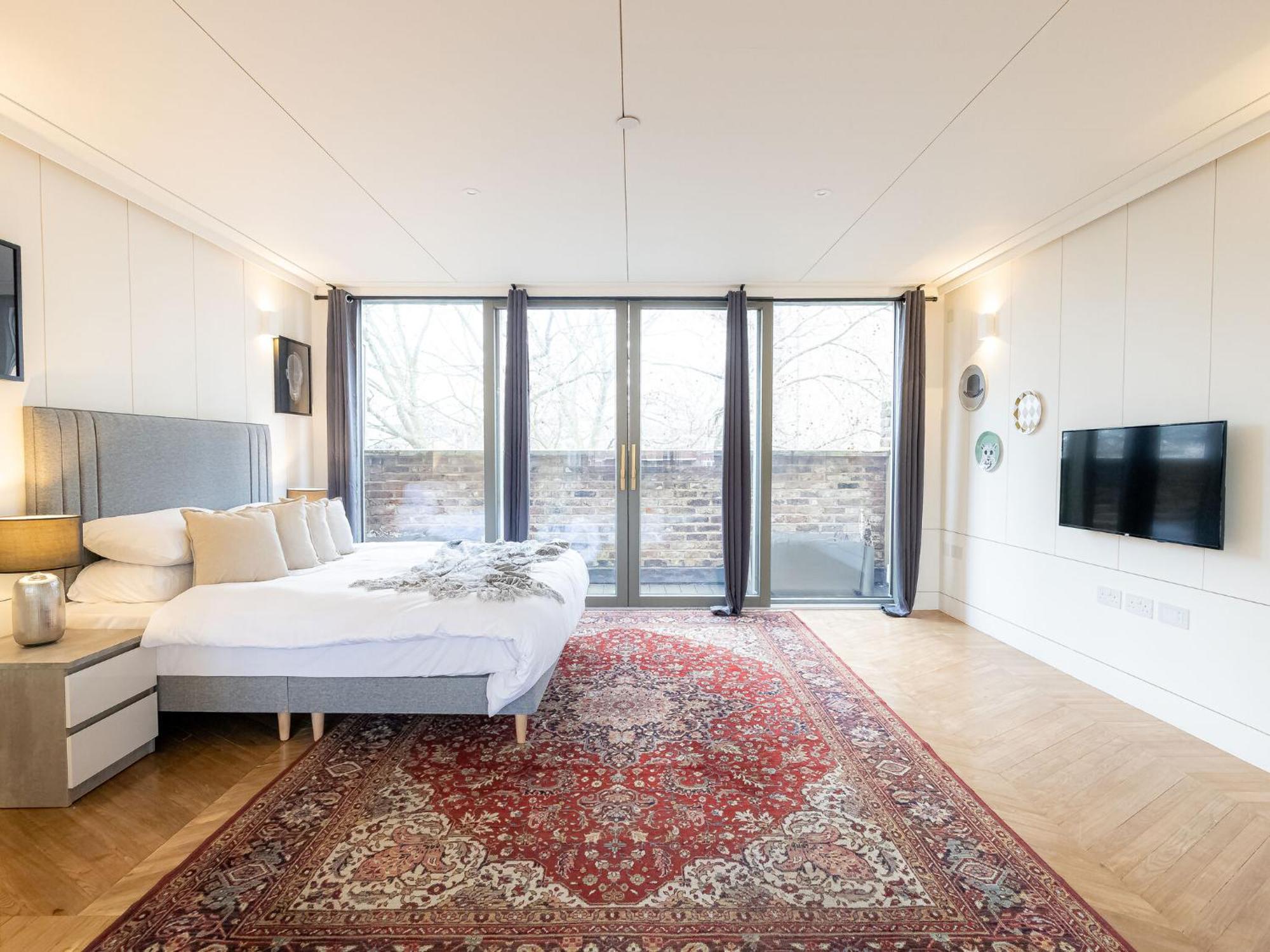 Modern Deluxe Five Bedroom House Near Chalk Farm Station By Belvilla