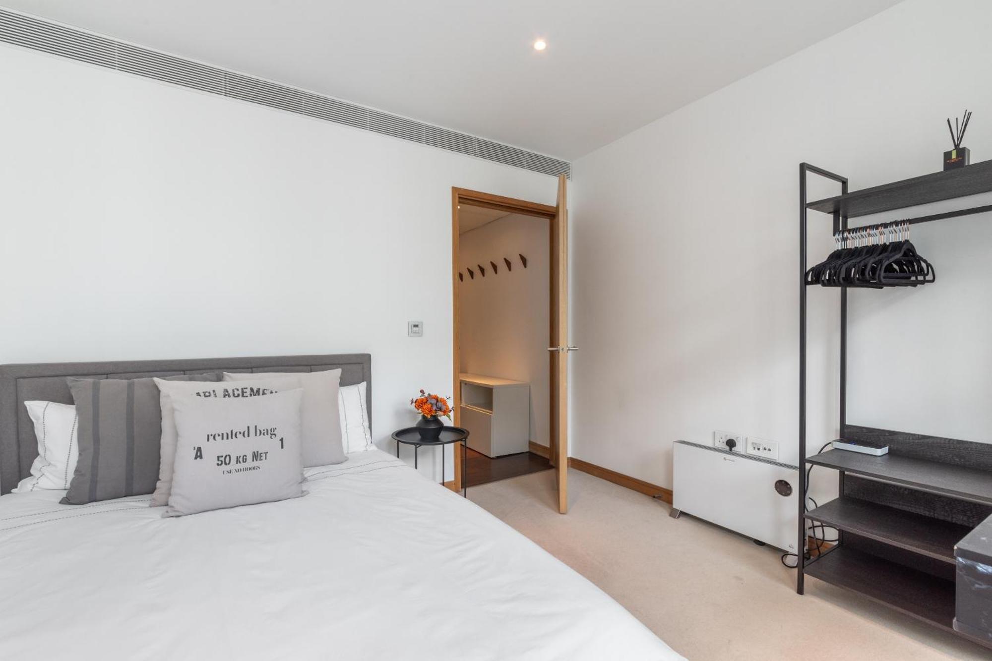 3bed 3bath With 2xbalconies In Apartment