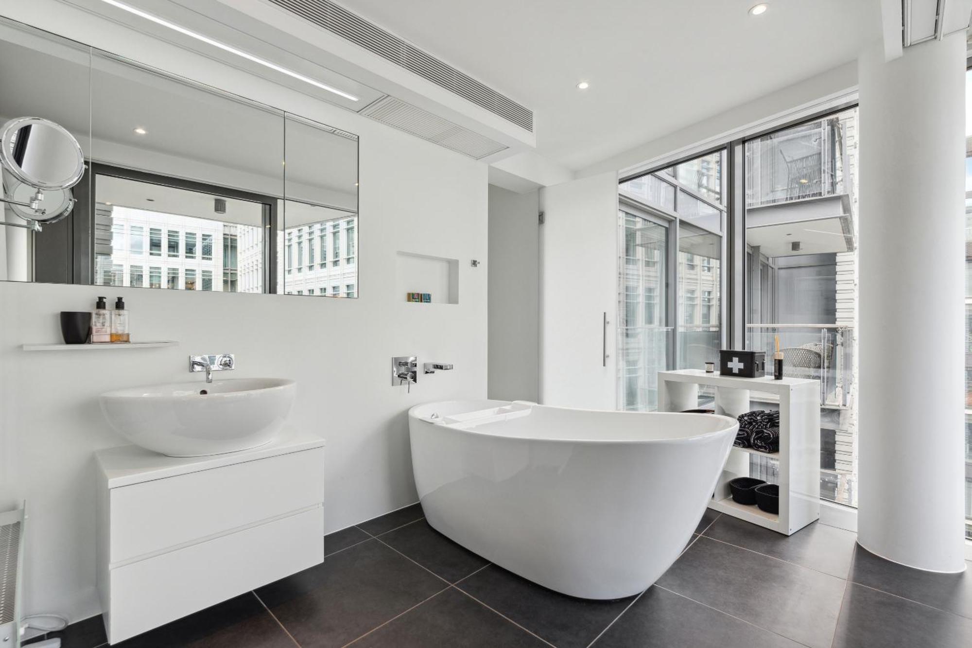 3bed 3bath With 2xbalconies In * London