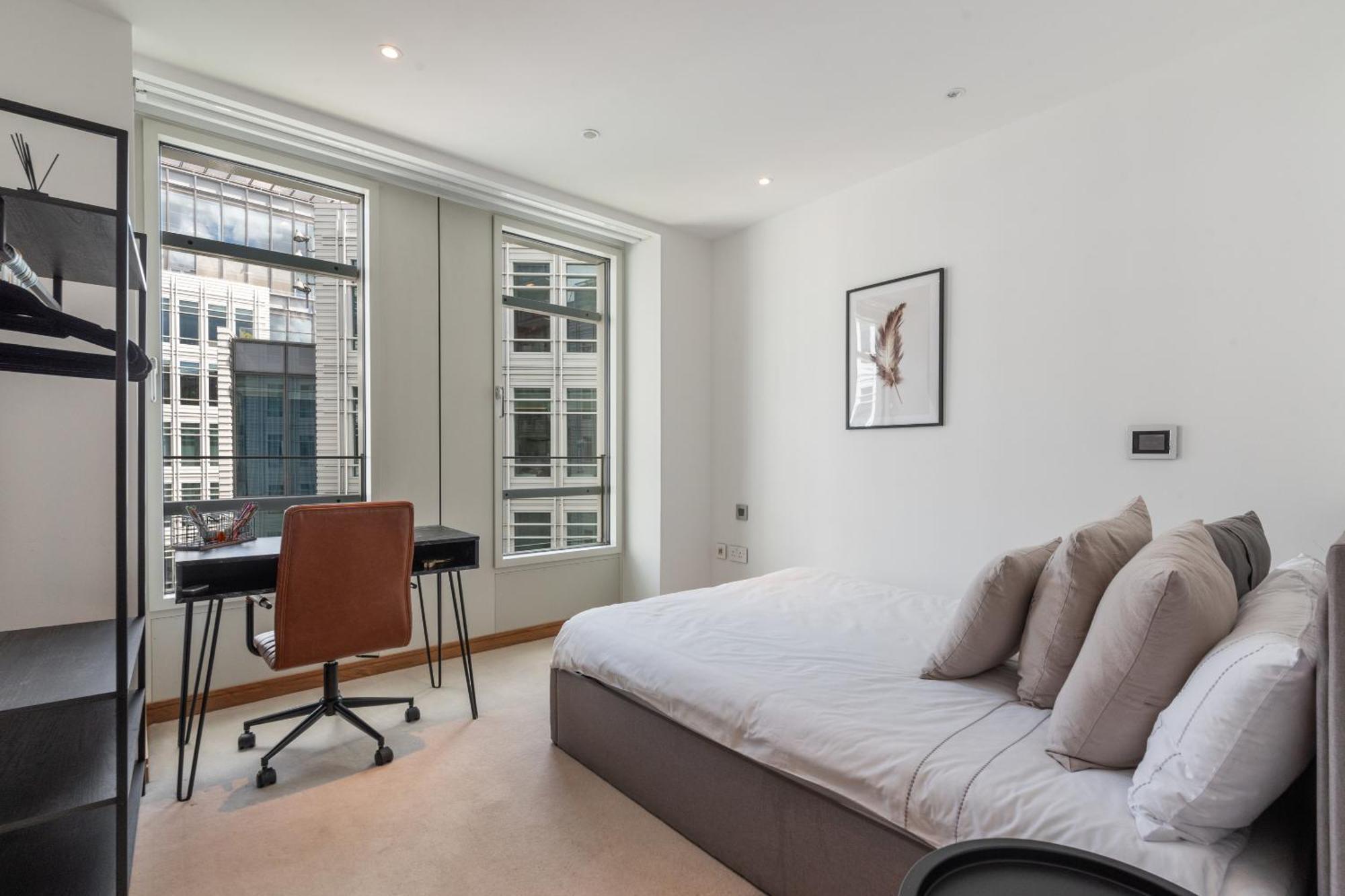 3bed 3bath With 2xbalconies In Apartment London