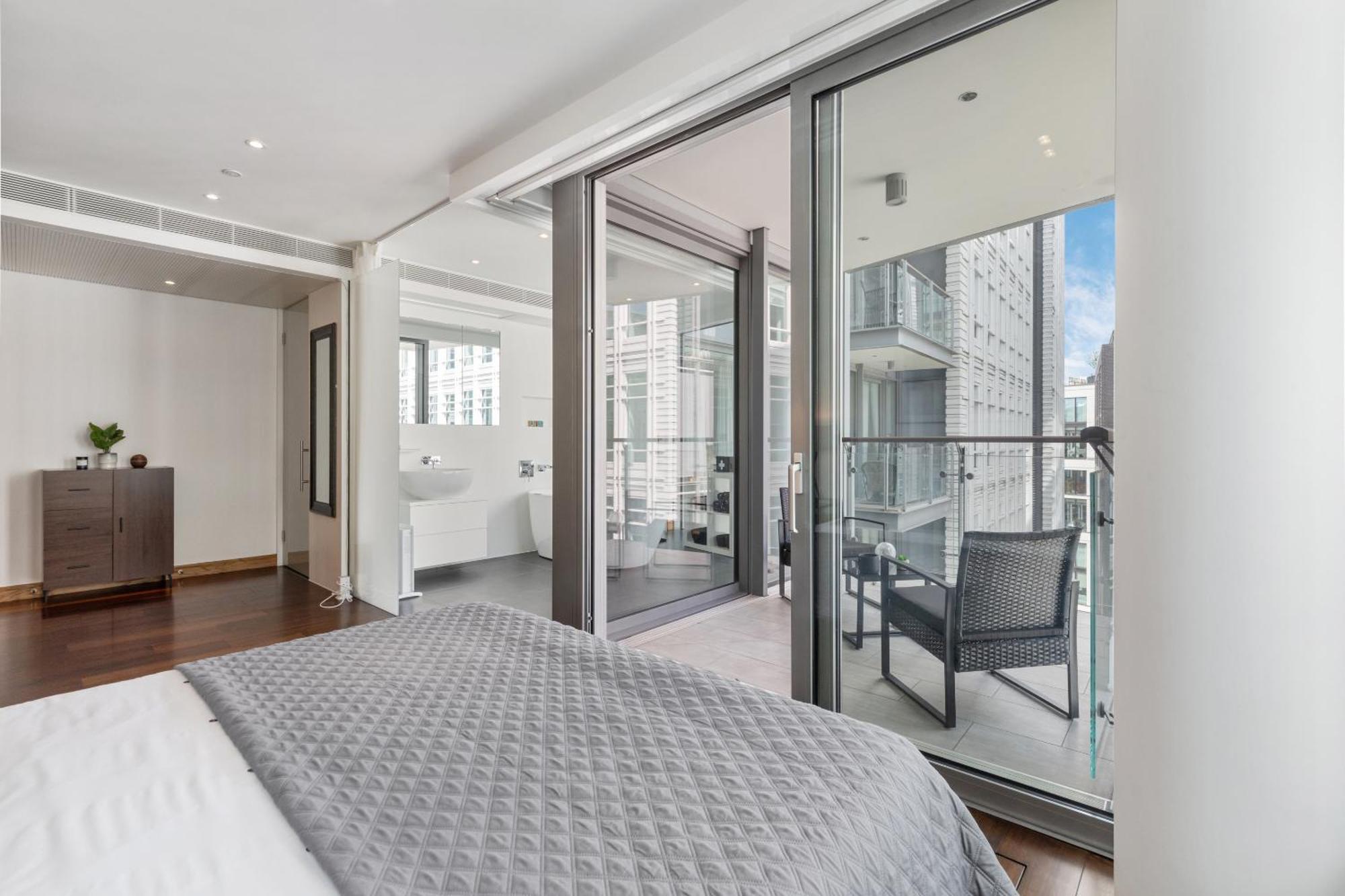 Apartment 3bed 3bath With 2xbalconies In London