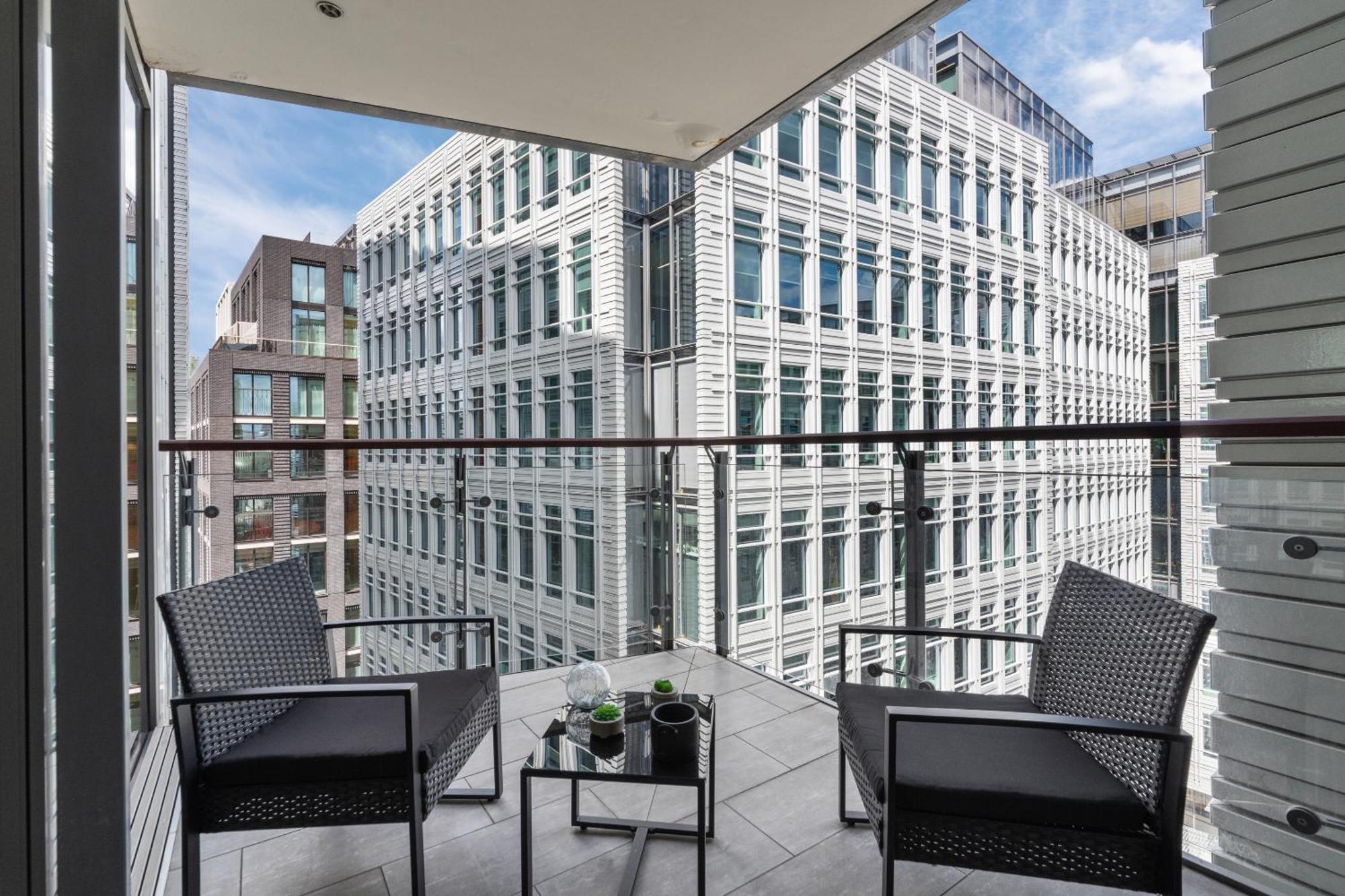 Apartment 3bed 3bath With 2xbalconies In