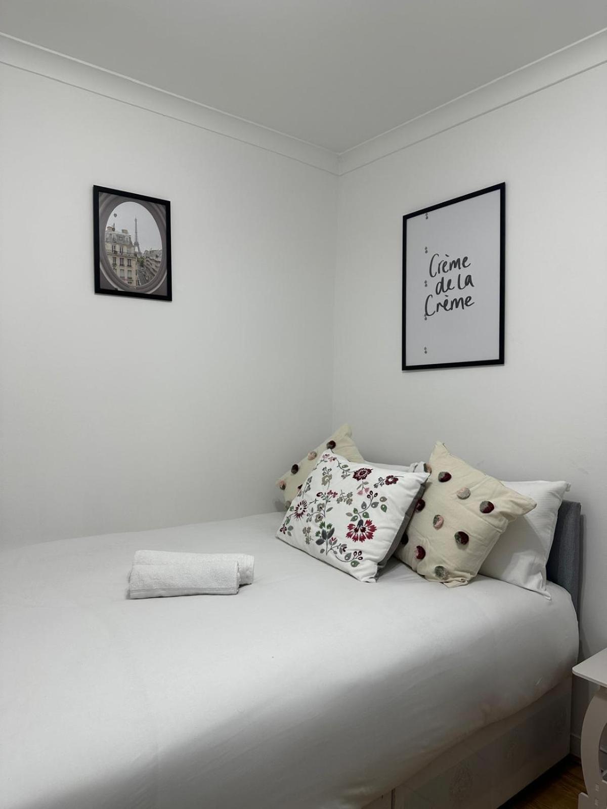 Budget Grey House Apartment *