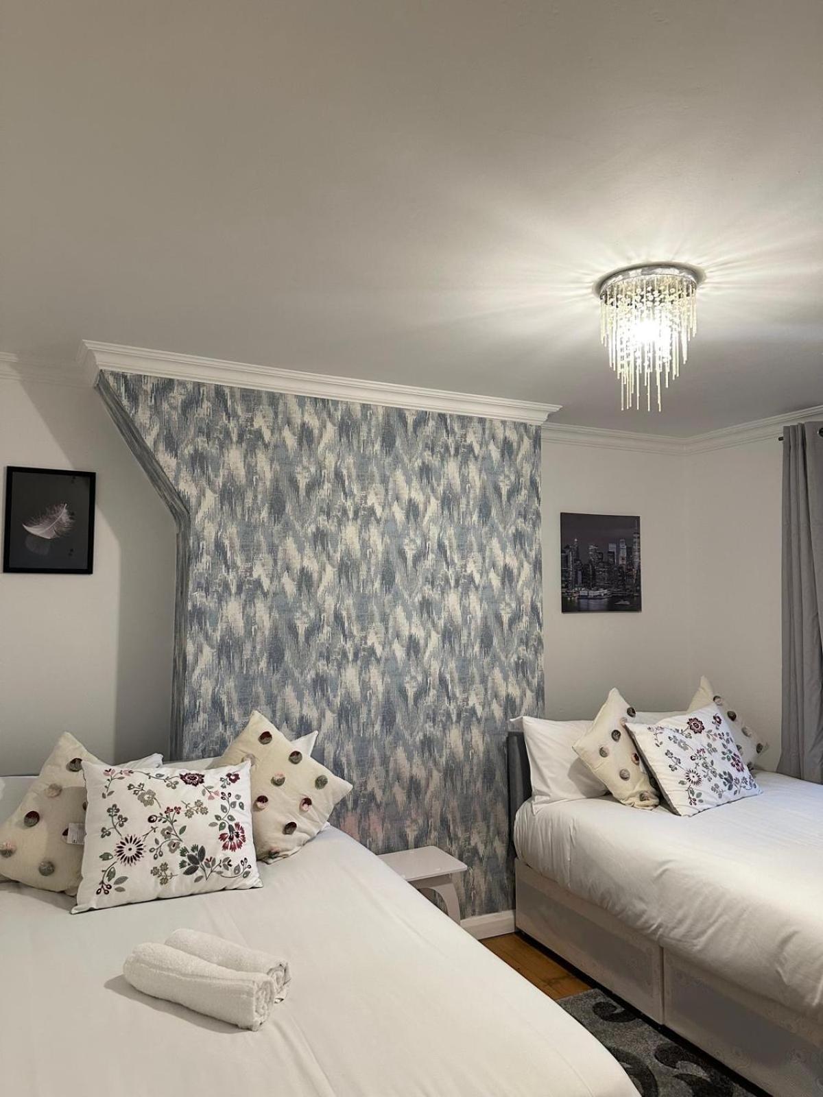 Apartment Budget Grey House *