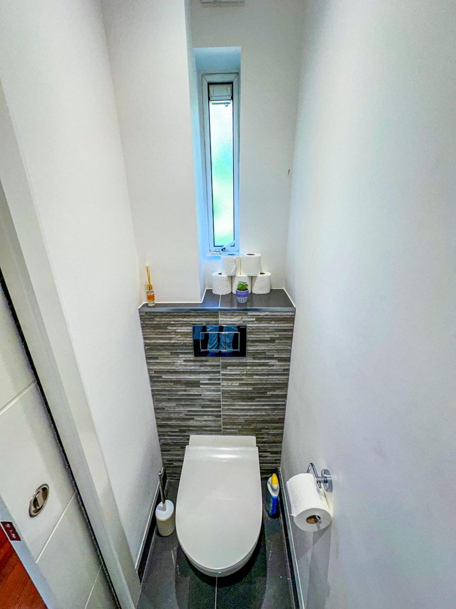 Charming 2-bedroom Flat With Private Balcony Near Islington Station, Canonbury * London