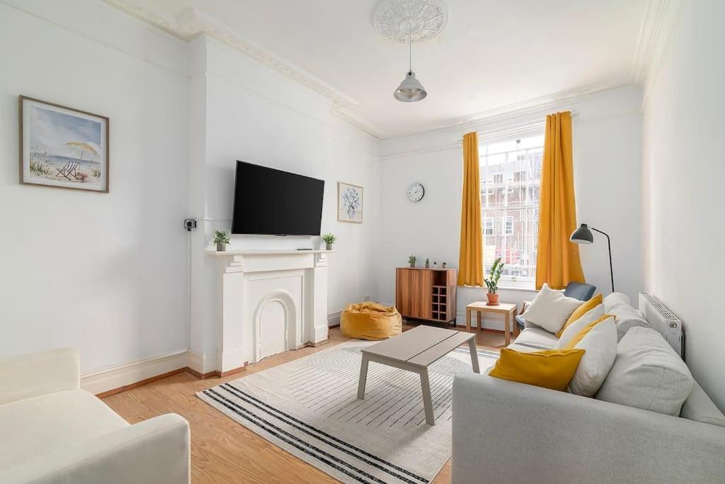 Modern 3-bedroom Haven In Vibrant Brixton Apartment