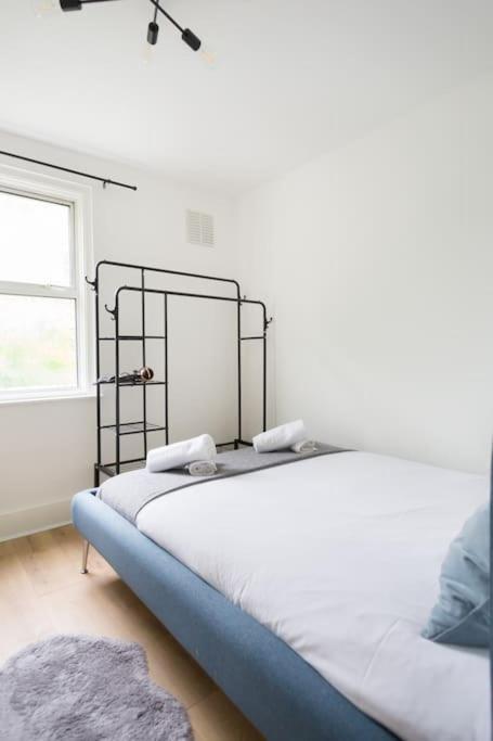 Two Bedroom In Dalston Apartment London