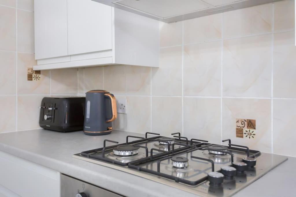 Two Bedroom In Dalston * London