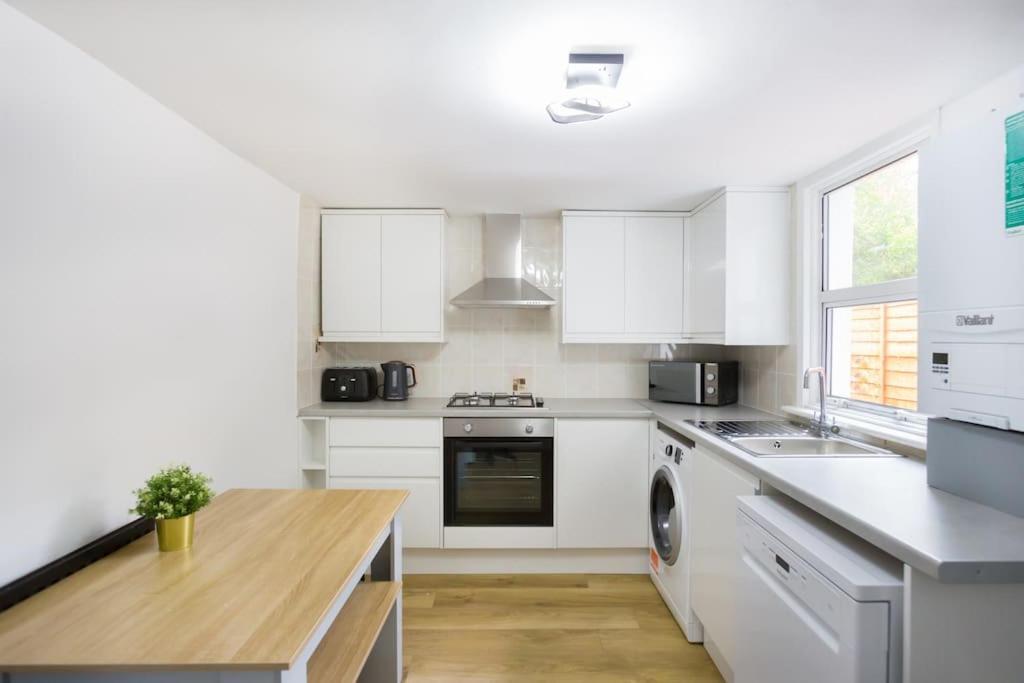Apartment Two Bedroom In Dalston London