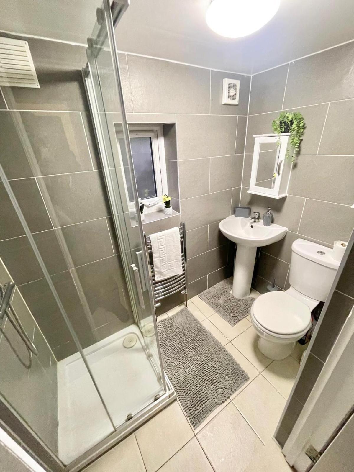 Lejlighed Flat With Private Patio In Stratford *