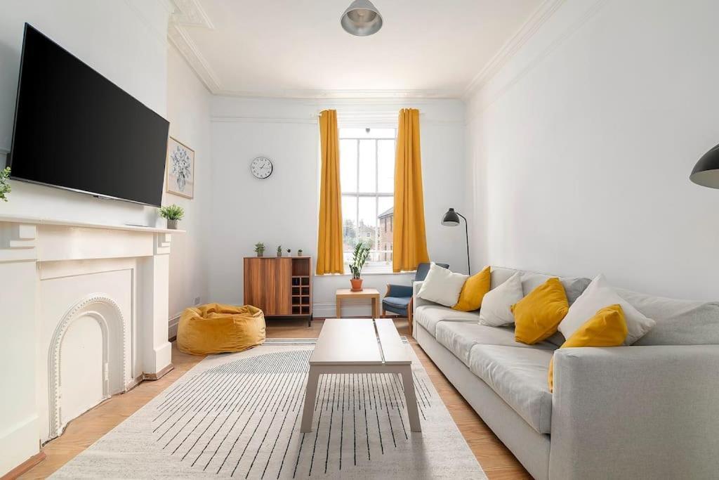 Modern 3-bedroom Haven In Vibrant Brixton Apartment *