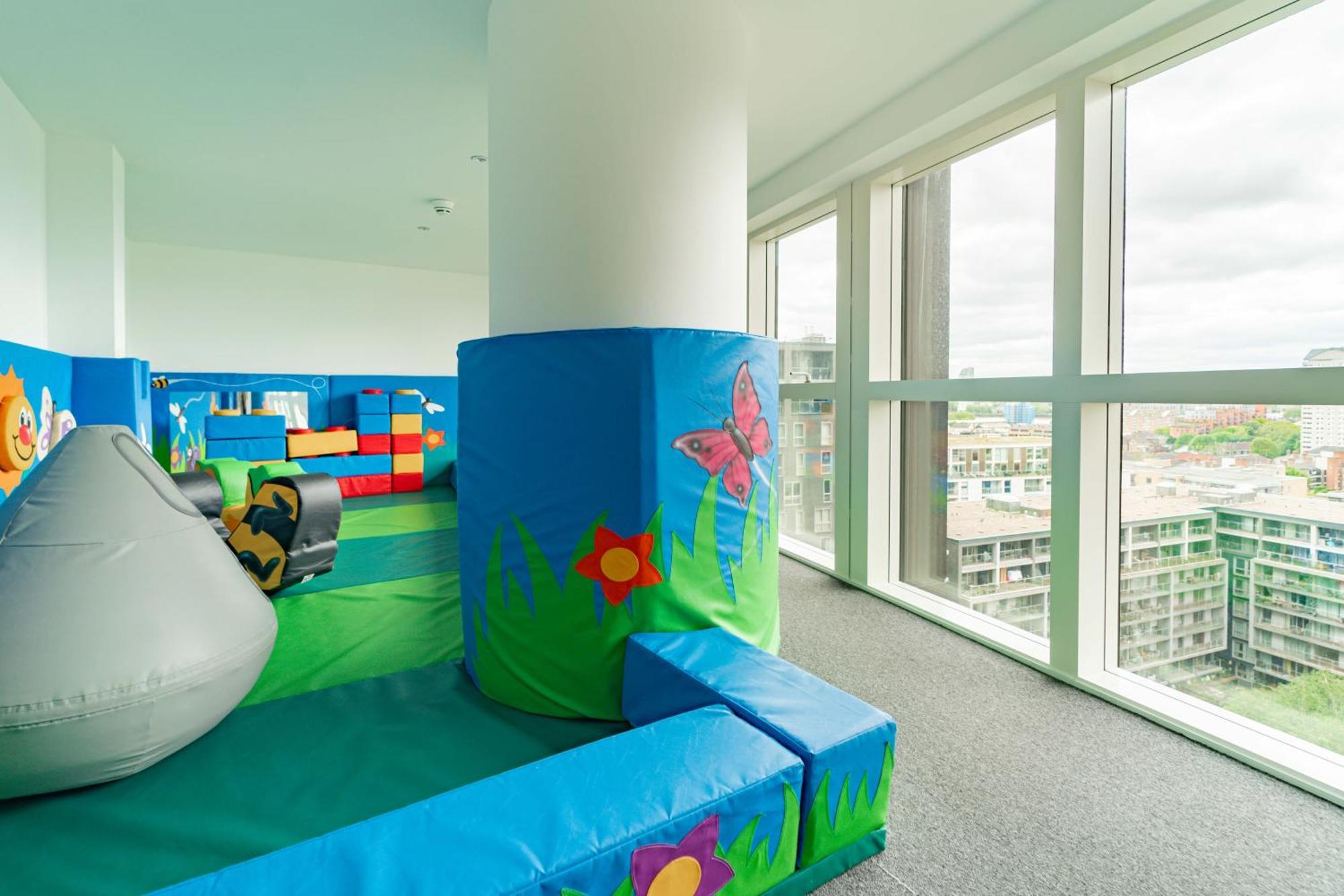 Stylish And Comfortable Canary Wharf Perfect For Long Londra