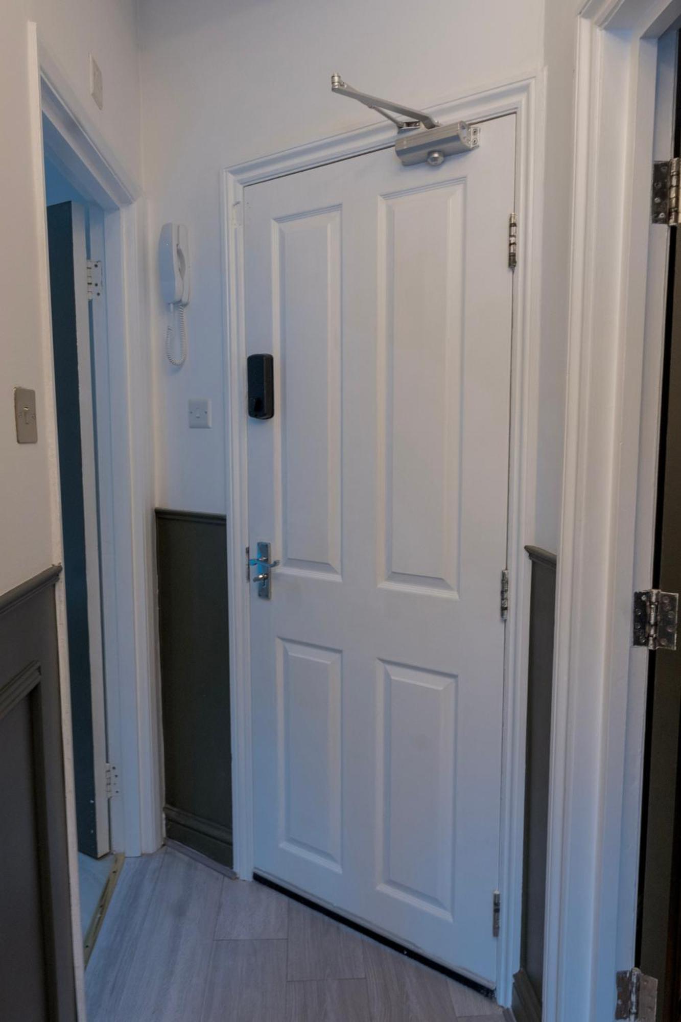 5c- Stylish Urban Retreat - Spacious 2 Bed Flat Appartement *