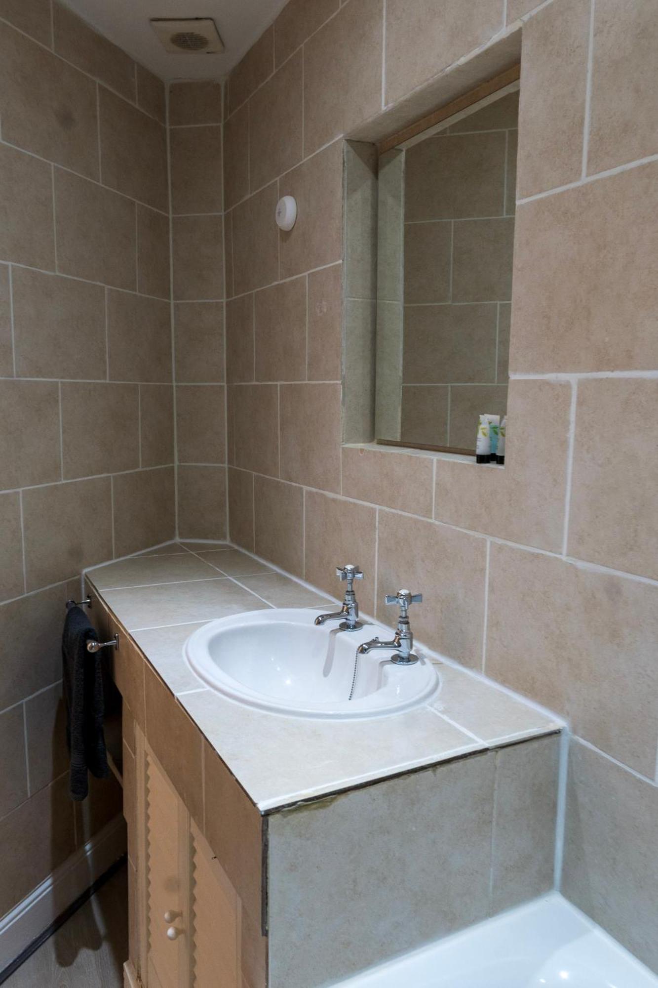 5c- Stylish Urban Retreat - Spacious 2 Bed Flat Leilighet London