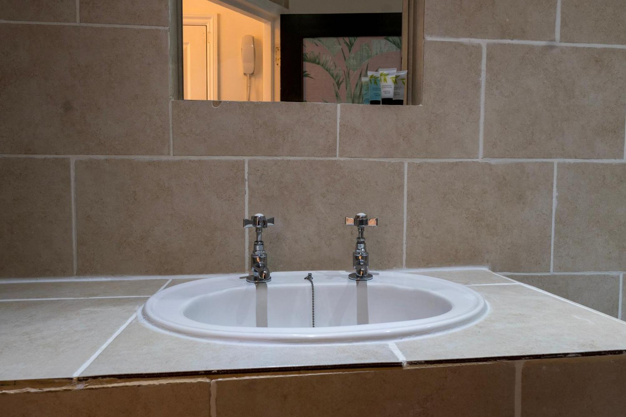 5c- Stylish Urban Retreat - Spacious 2 Bed Flat Appartement *