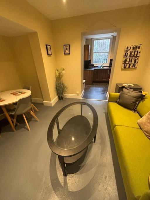 Cosy 1 Bed In Central Available *