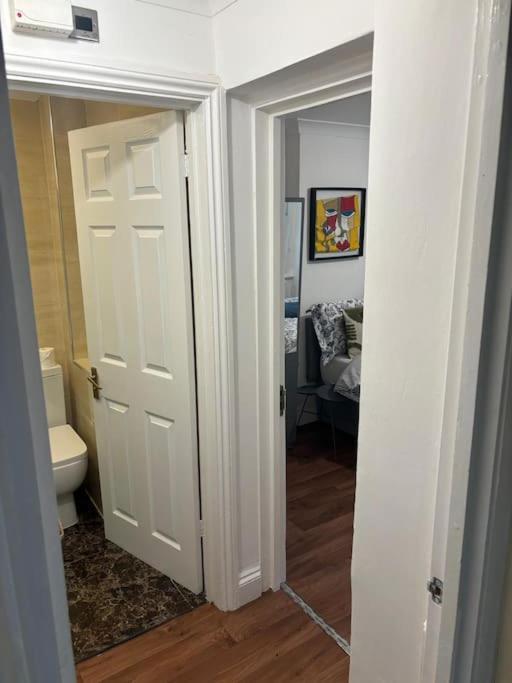 Cosy 1 Bed In Central Available