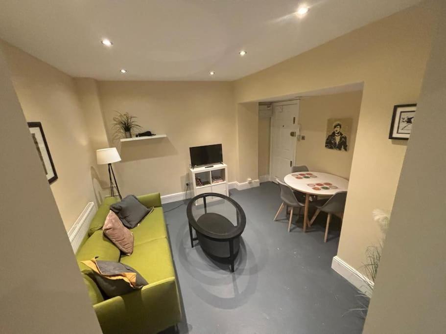 Apartment Cosy 1 Bed In Central Available *