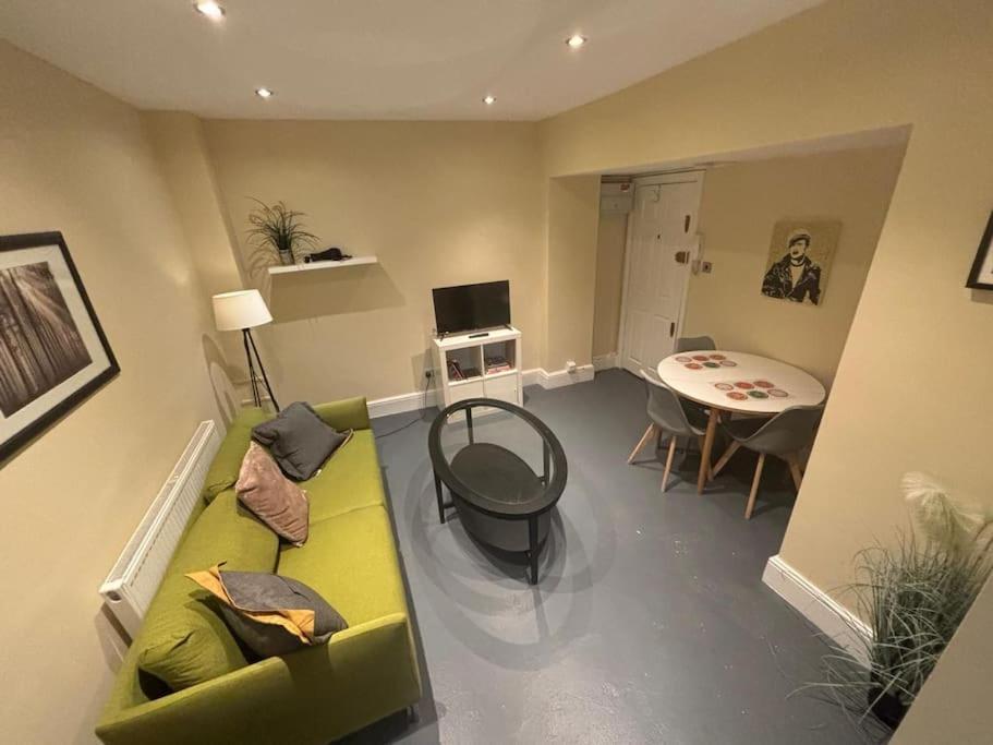 Cosy 1 Bed In Central Available Apartment