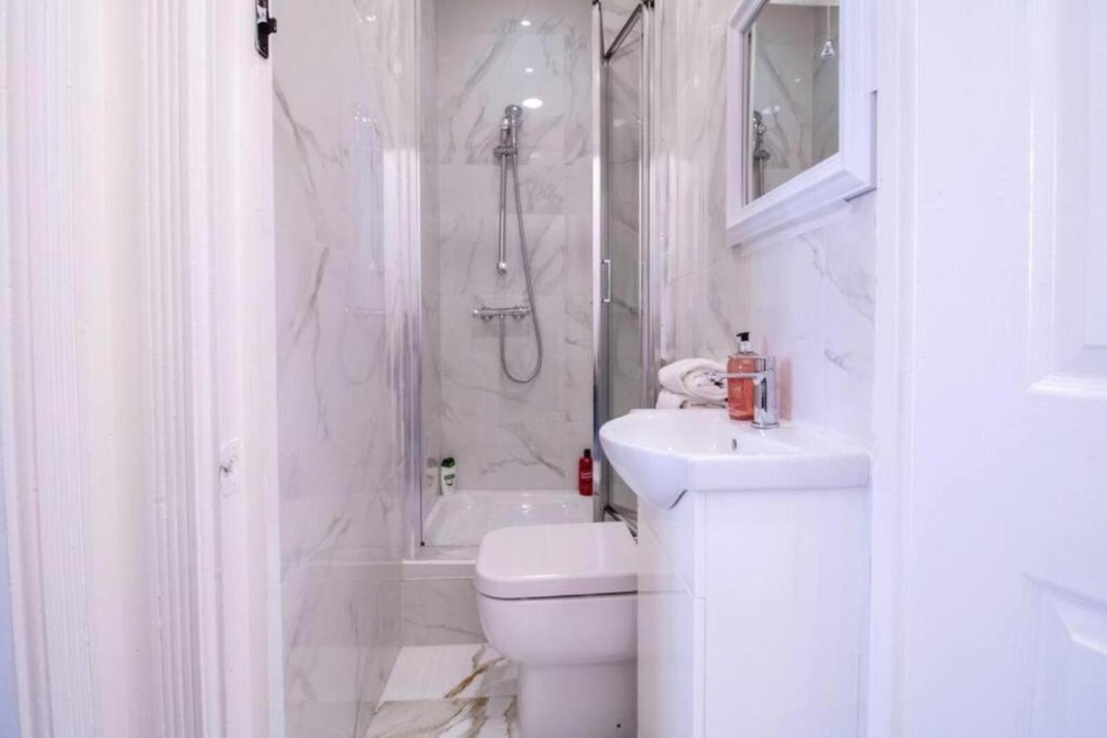 Elegant 3 Bedroom On Oxford Street Luxury Living In 2gc Apartment London