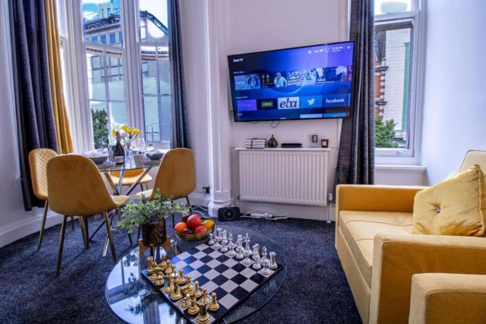 Elegant 3 Bedroom On Oxford Street Luxury Living In 2gc Apartment *